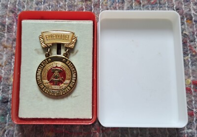 DDR DDR Abzeichen für Dienste im sozialistischen Bildungswesen Goldklasse