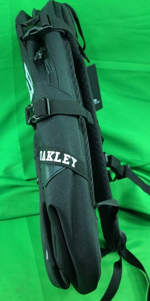 Mochila universitaria Oakley 921533ovt-02e en negro Foto 4 de 4