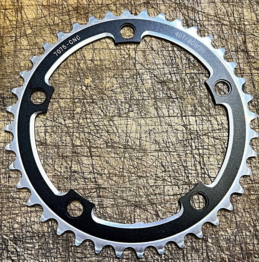 Plato NEGRO de una sola velocidad 40T / 130 BCD 5 pernos aluminio carretera / MTB - NUEVO Foto 3 de 4