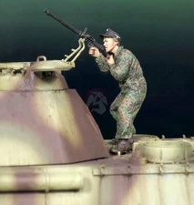 Rado 1/35 Achtung Jabo! Waffen-SS Panther Tank Crewman w/MG 34 Firing RDM35014