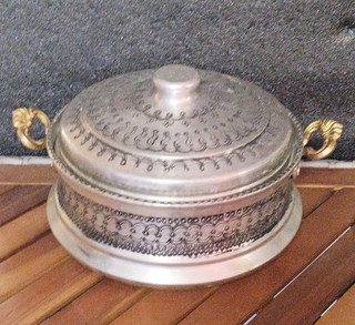Antik Schale mit Deckel graviert/ornamentiert 2 Griffe