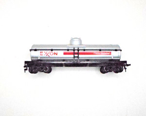 HO Scale Exxon Tank Car 1:87 Gauge Silver Red Train Model Railroad