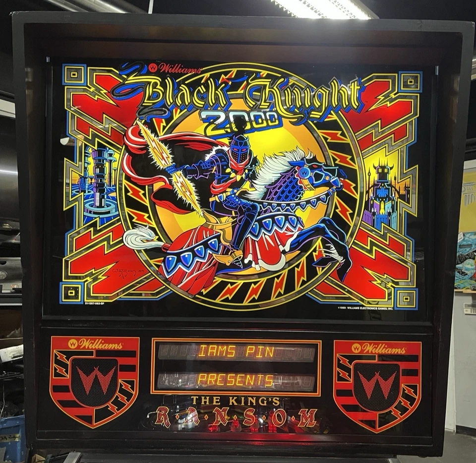 Máquina de pinball Black Knight 2000 1989 restaurada LED completa juega muy bien Foto 2 de 4