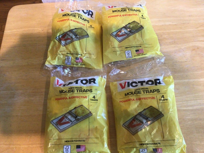 MOUSE TRAPS! Lot of 16 Victor Wooden wide pedal high catch rate *Brand New* USA