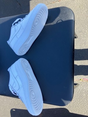 Size 7 (boys) - Nike Air Force 1 LE Low Triple White