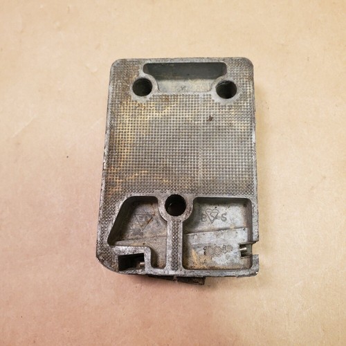 NOS Jaguar XJ6 Daimler Sovereign Series 1 Left Rear Door Lock Striker Plate - Picture 7 of 11