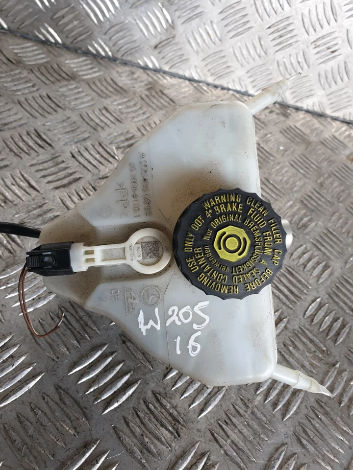 Cilindro maestro de freno clase C Mercedes A2054300002 2016 W205 C220 CDi Foto 2 de 4