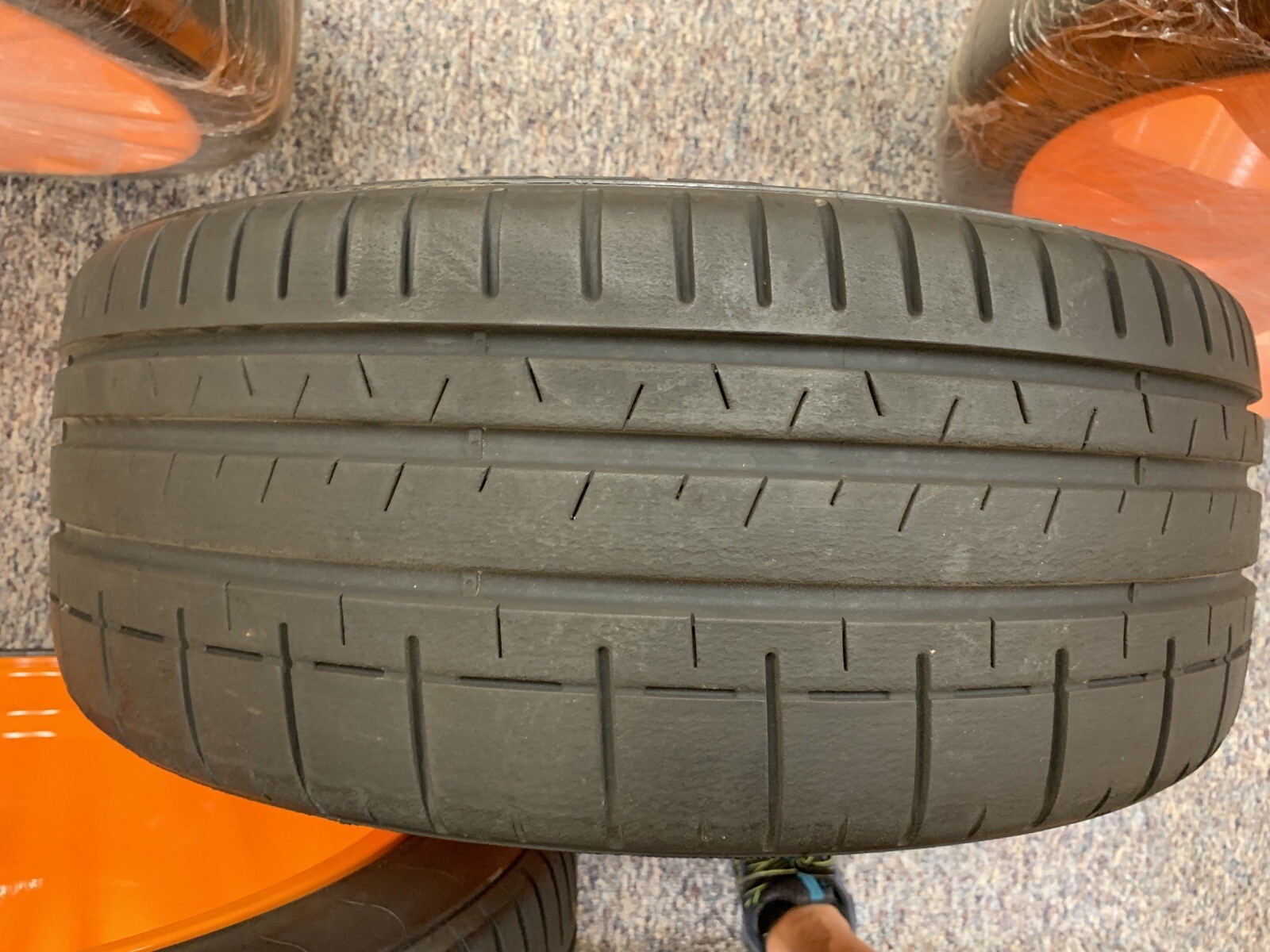 McLaren 2018 570S Coupe, Wheel & Tire Set.