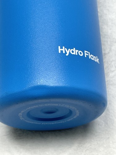 Hydro Flask Wide-Mouth Flex Cap 20oz Blue Water Bottle Thermos - Picture 5 of 8