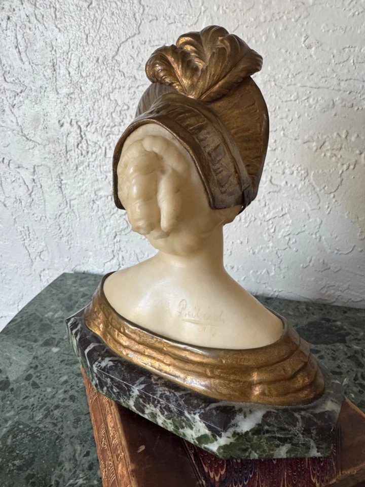 Antiguo busto de mujer de alabastro y bronce sobre pedestal de mármol verde Foto 3 de 4
