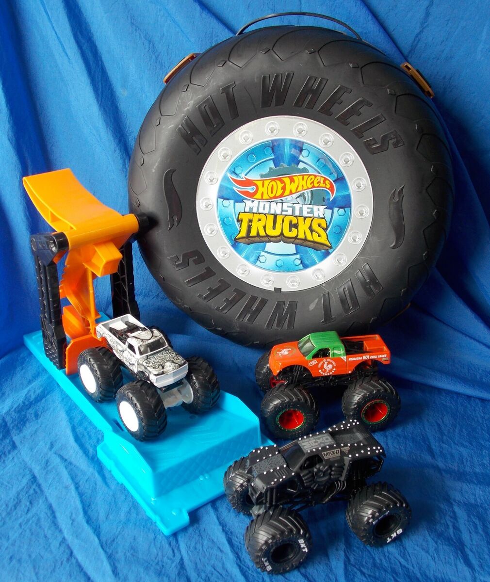 Hot Wheels Monster Trucks Stunt Tire Play Set