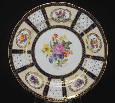 Antique Paragon 8902 Queen Mary 10 3/8 Inch Dinner Plate AS IS 1913