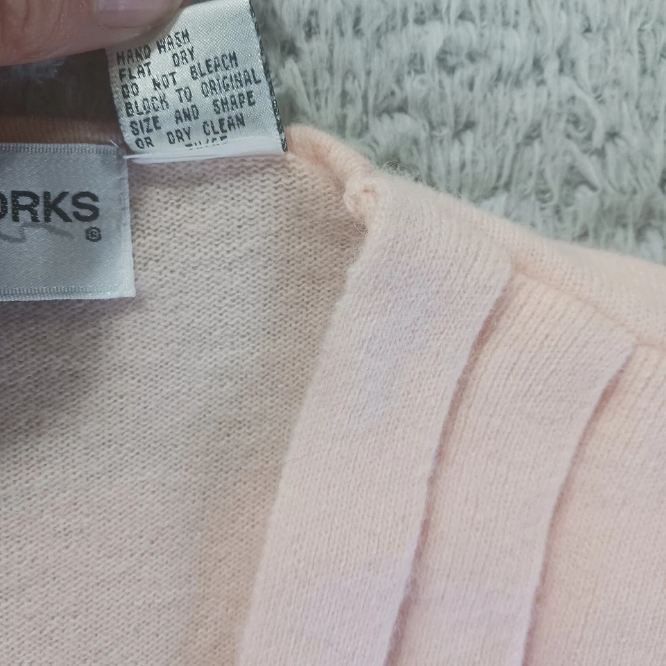 复古 Yarn Works Lambswool Angora 背心 S 码垂褶前金色纽扣毛衣背心 — 第 3/4 张图片