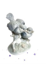 Coppia statuine uccellino blu porcellana vintage su ramo decorazione pastello