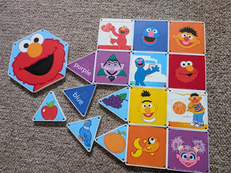 SESAME STREET Elmo Magna Tiles Set - 17 Double Sided Piece Set - Image 3 of 4