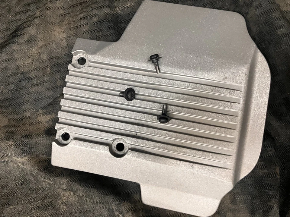 1985-92. Puerto de inyección sintonizado. Cubierta de distribuidor de extensión Tpi Plenum. Foto 4 de 4