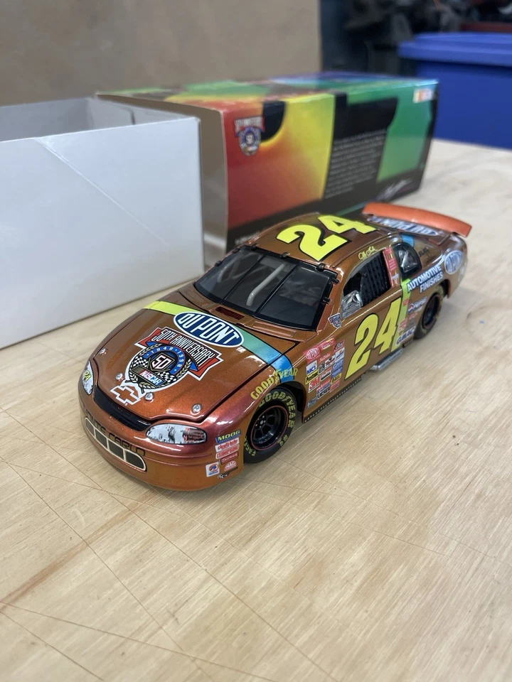 1998 Action Jeff Gordon #24 DuPont Chromalusion NASCAR DieCast 1:24 N1 - Image 2 of 4