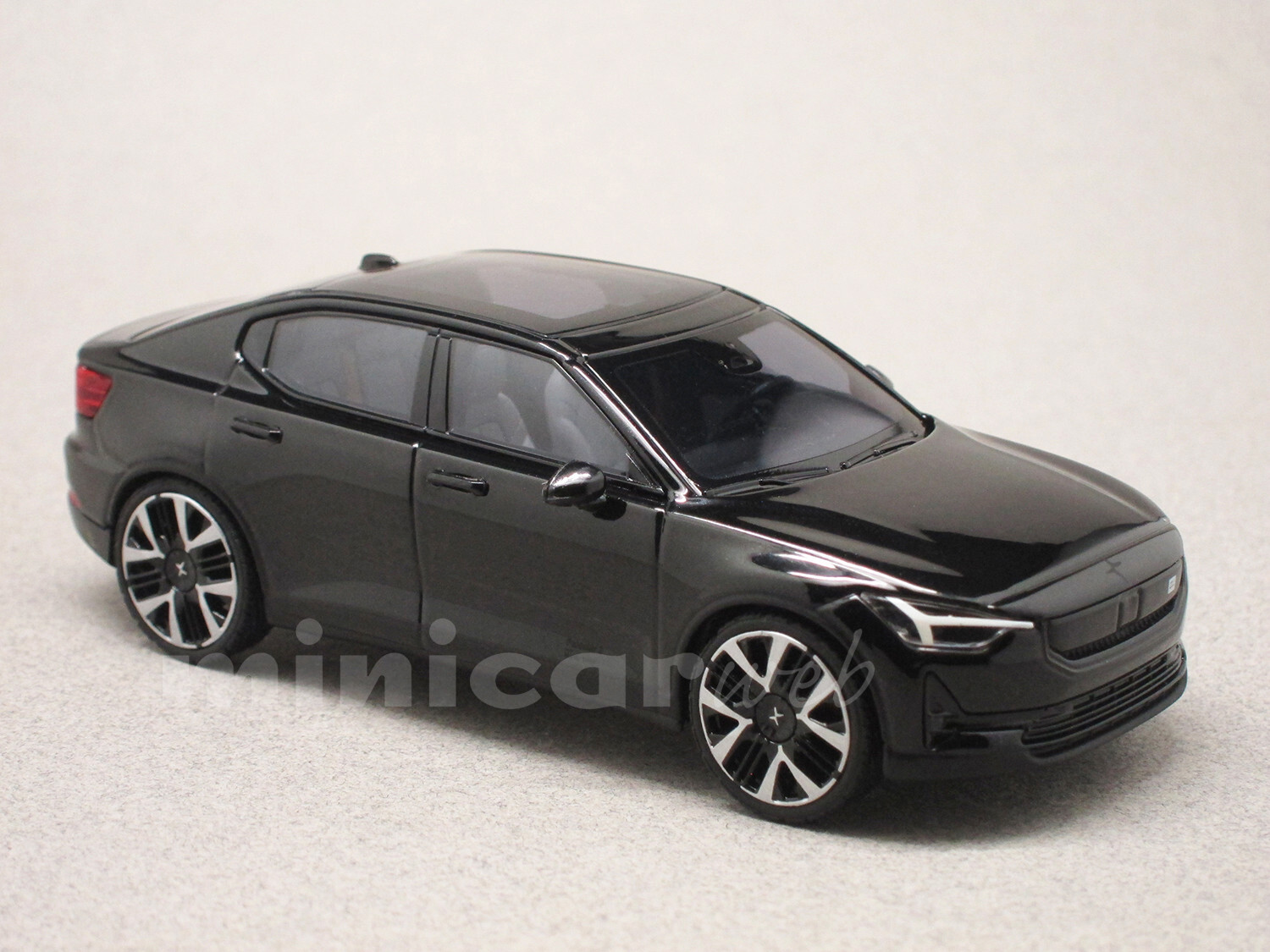 Miniature Polestar 2 2023 noire 1/43e NOREV, finitions luxe en métal