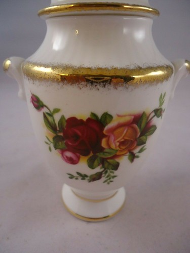 Royal Albert Old Country Roses Urn Vase 13.5 cm Bone China 1st Quality British - Picture 2 of 7