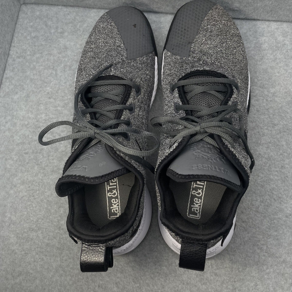 NIKE WITNESS グレー スニーカー AKRON NIKE WITNESS グレー スニーカー AKRON - メルカリ