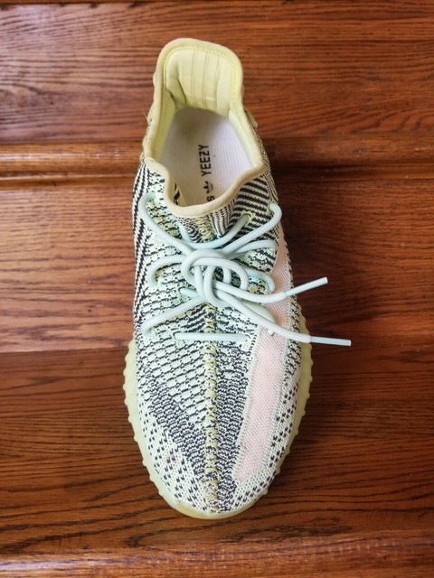 yeezy left shoe