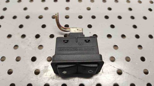 BMW 5 E39 Schalter für Fensterheber hinten links 8368974 2.50 Diesel 17120133