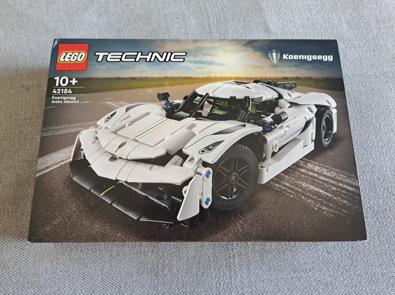 LEGO TECHNIC: Koenigsegg Jesko Absolut White Hypercar (42184) BNIB