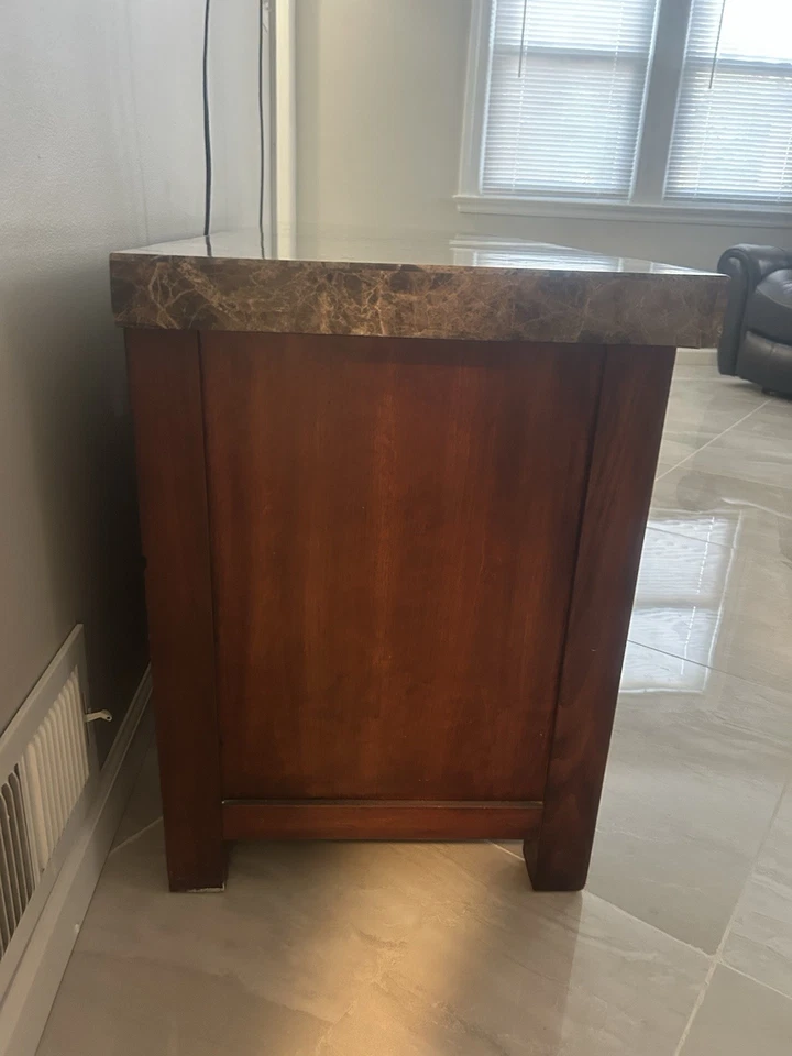 Suporte de TV de madeira com tampo de mármore e portas de vidro - Imagem 4 de 4