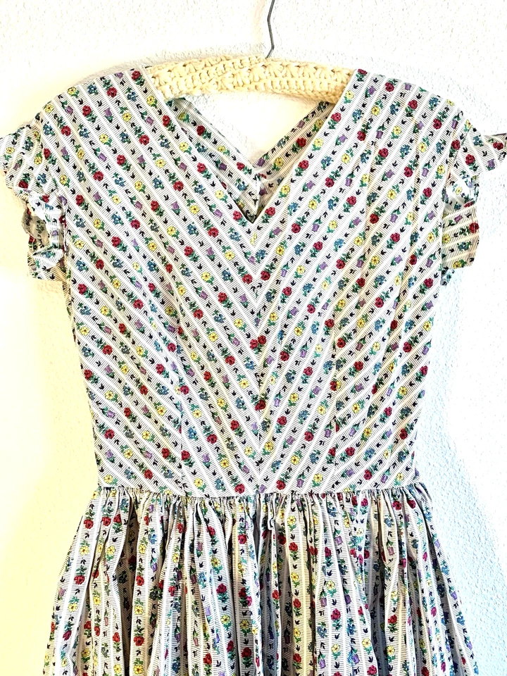 VESTIDO FLORAL VINTAGE AÑOS 50 Hecho a Mano Ajuste Acampanado Plisado Giro Metal Cremallera S Rockabilly EE. UU. Foto 4 de 4