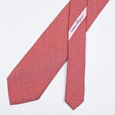 Cravate en soie Salvatore Ferragamo logo Gancini sur rouge - Photo 1/4