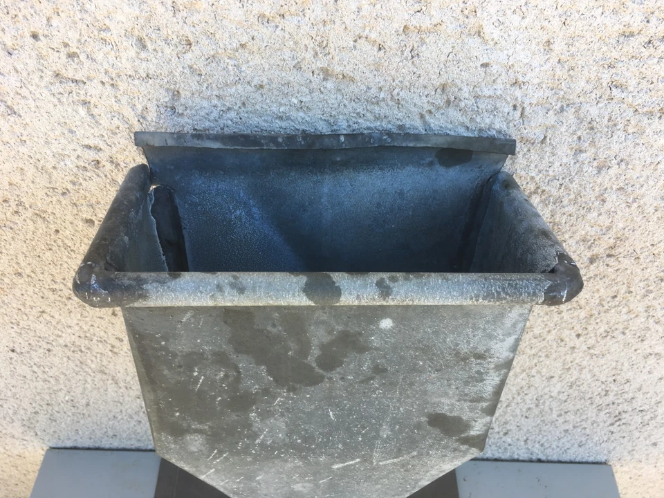 Ancien réceptacle de chéneaux / En zinc / Gouttières / Matériaux anciens - Photo 2/4