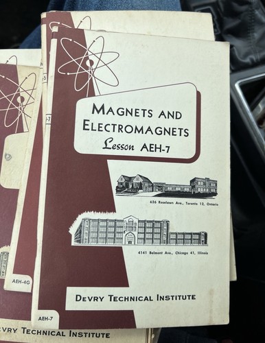17 Vintage DeVry Technical Institute Electronics & Electrical Lessons Booklets ! - Picture 8 of 8