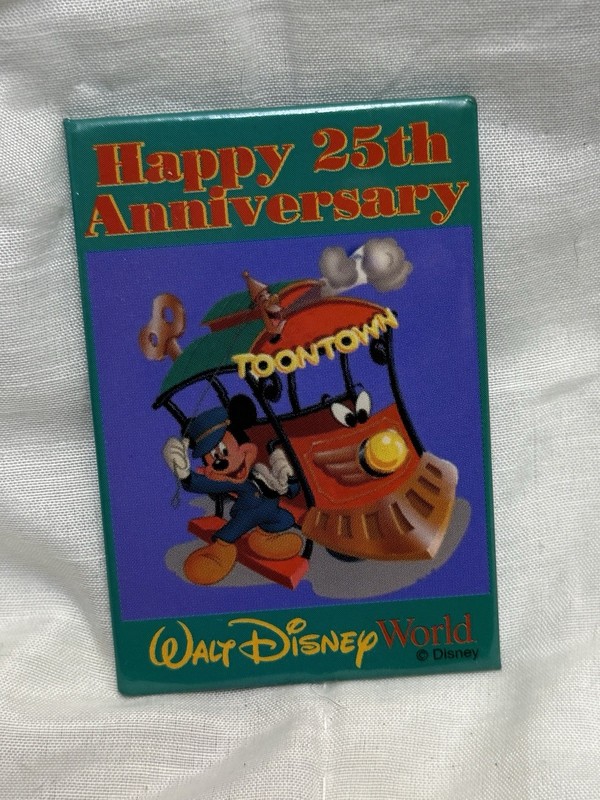 Walt Disney World Happy 25th Anniversary Toon Town Cast Exclusive Pin Button
