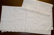 Asciugamani bagno in lino bianco con ricamo e orlo uncinetto fatto a mano