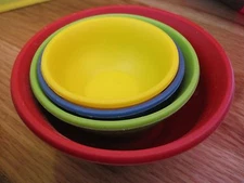 Set of 4 Rubber Nesting Cups Colorful 