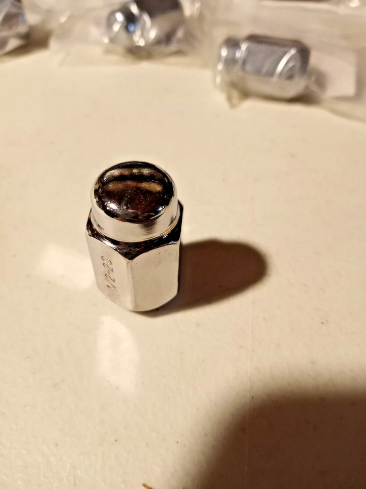 15 - 1/2" x 20 LUG NUTS FOR A DURANGO OR DAKOTA TRUCK - Image 2 of 2