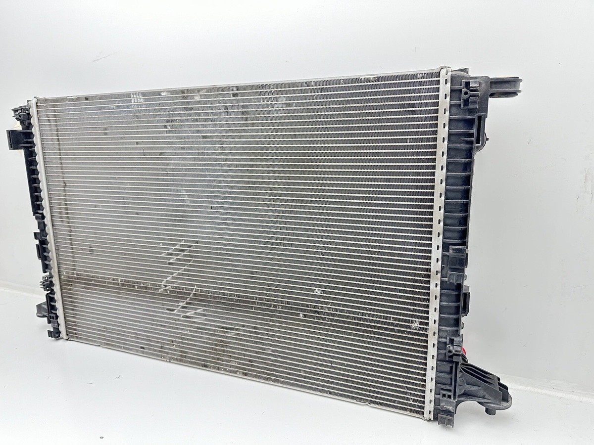 新品アウディA5ラジエーター 8W0121251AK