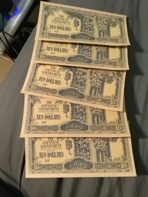 Unc lot of 10 WWII Japanese 10 Dollar Banknotes. WW2 "Banana Money"no folds,tear