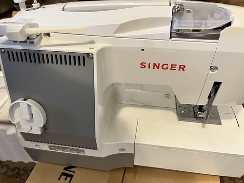 Singer Quantum Futura CE-200 Computerized Sewing/Embroidery Machine New Open Box - Picture 10 of 17