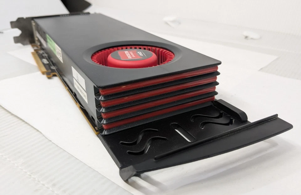 AMD Radeon HD 6950 2GB GDDR5 Video Graphics Card - Image 3 of 4