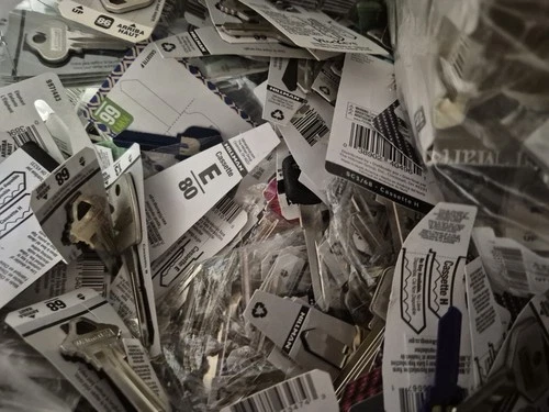 key blank lot *Hillman* 250 keys 6.5lb box assorted  res/comm/auto/designer/etc - product listing photo
