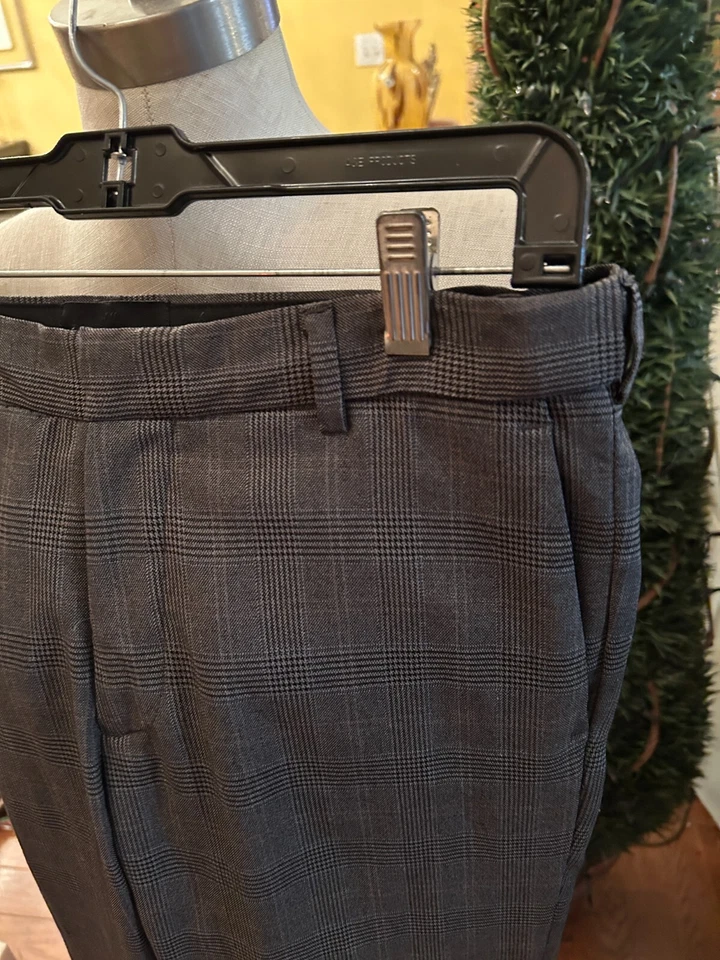 H&M Mens Plaid Skinny Fit Dress Pants Size 31x28. Black&Gray - Image 3 of 4