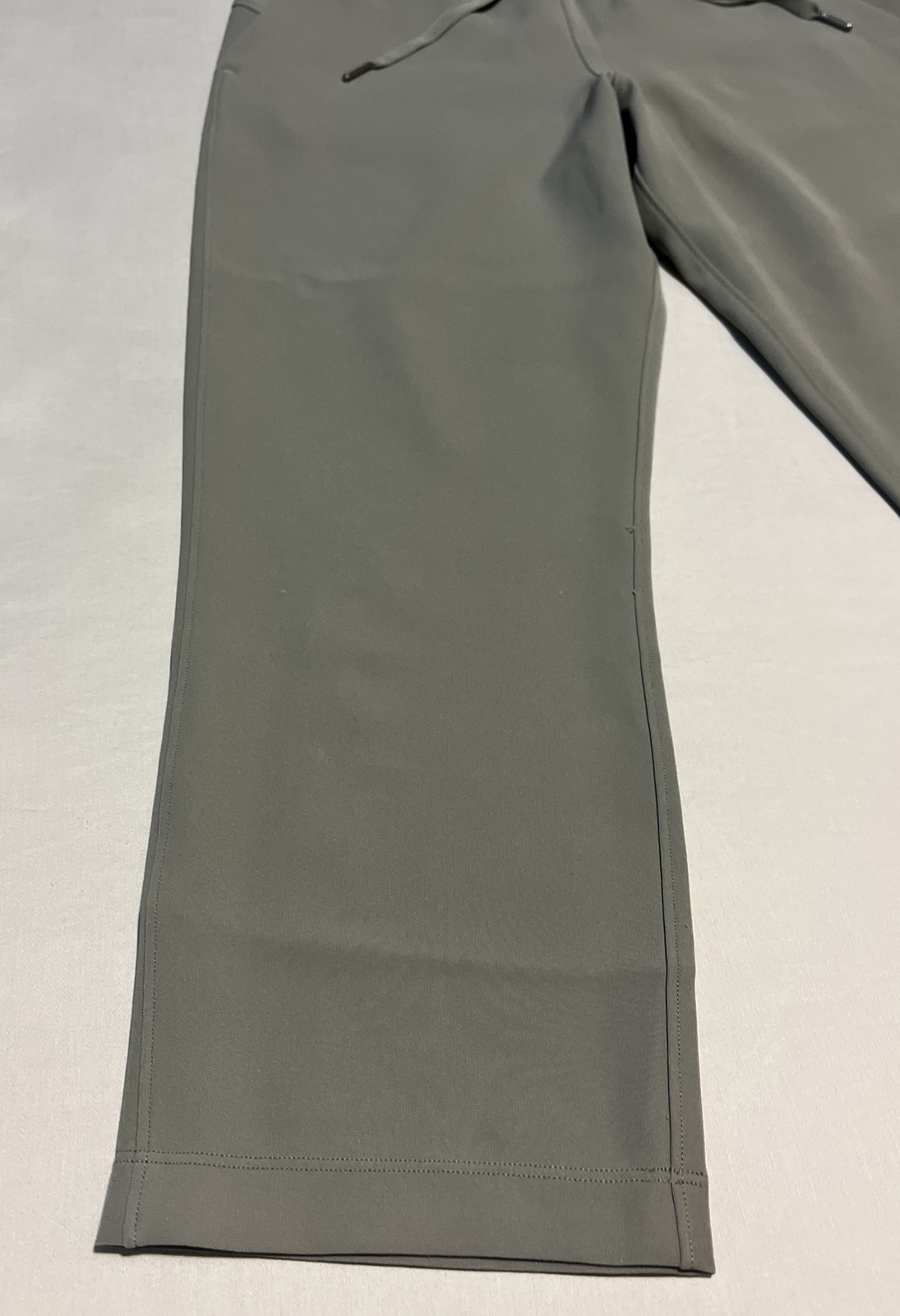 Lululemon Studio Crop Capri Drawstring Pants Size… - image 2