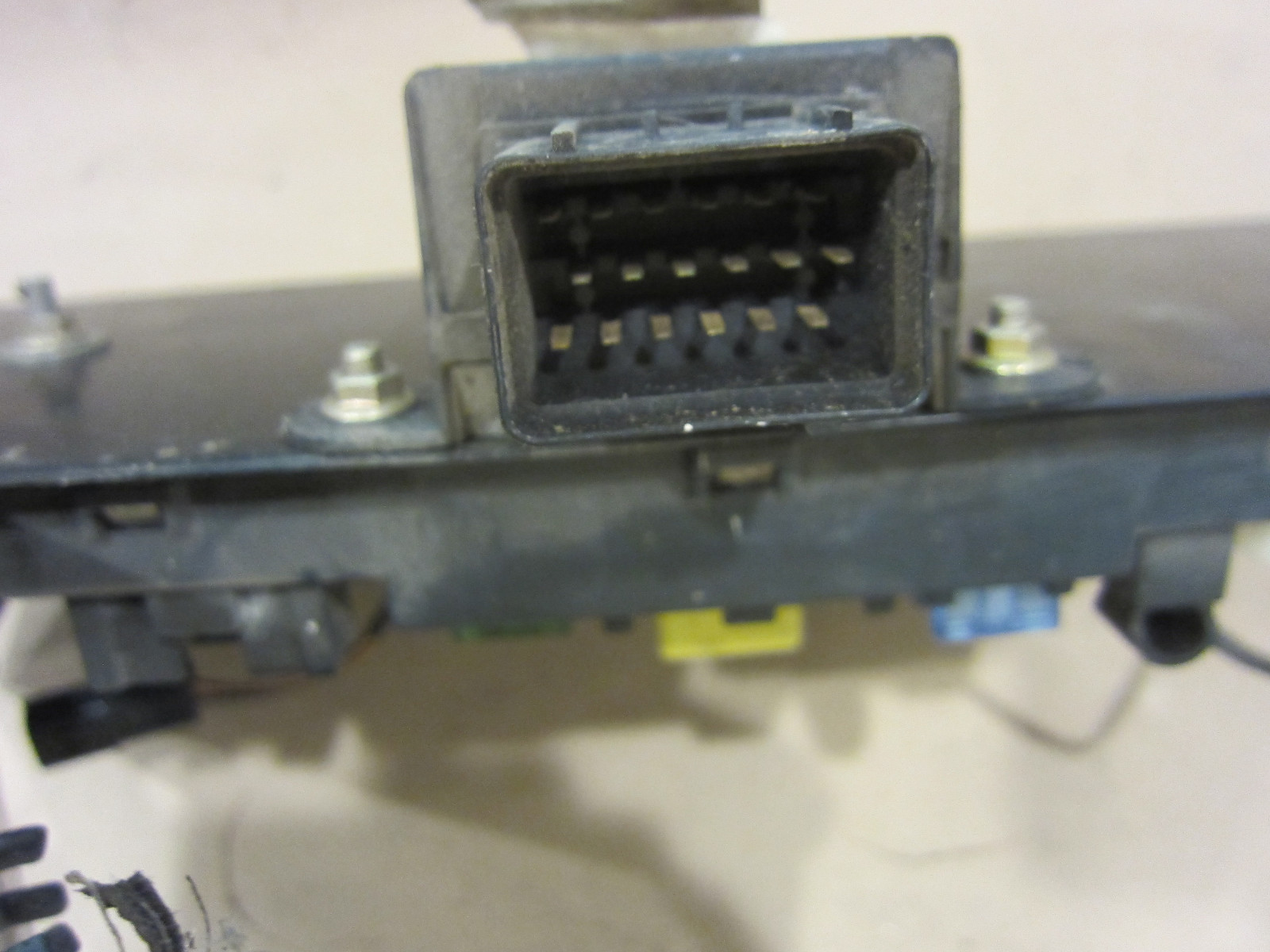 Bentley Arnage 1999 - Fuse Board Panel With Trunk Latch Module On Bracket