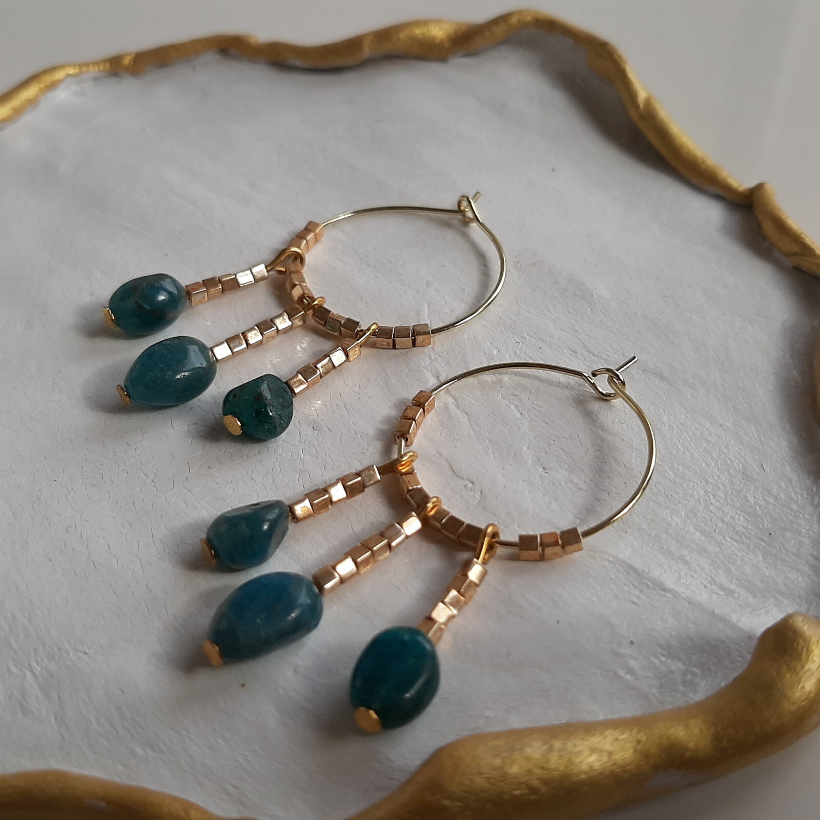 Créoles plaqué or anti-allergie perles Miyuki et apatite naturelle pour oreilles sensibles