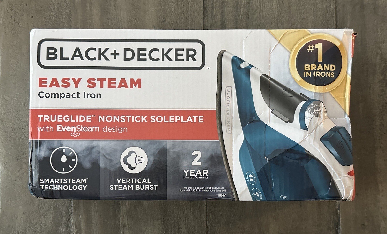 Black+Decker Easy Steam Compact Iron, TrueGlide Nonstick Sol