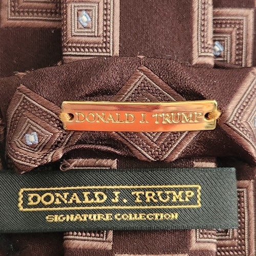 Donald J Trump Tie Brown Silk Signature Collection Geometric 63" x 3.5" - Picture 4 of 5
