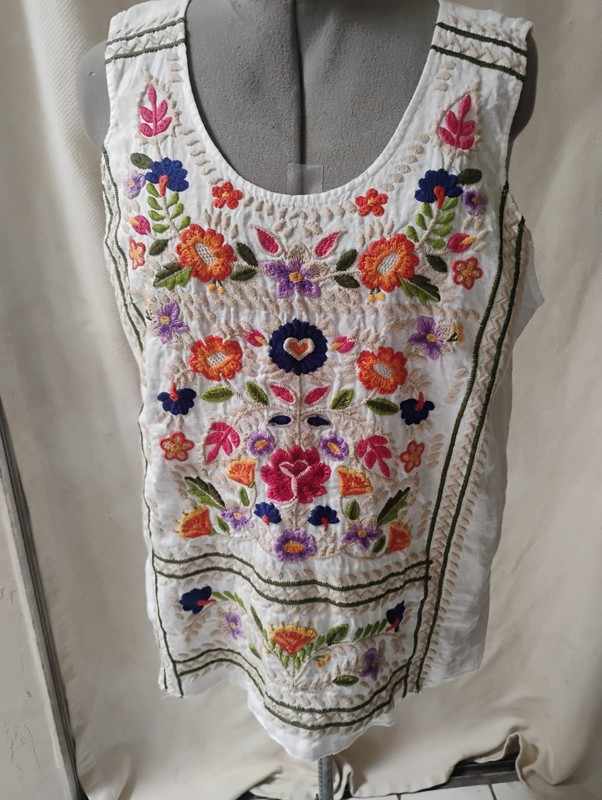  Johnny Was Vacation Tank Shirt White Floral Embroidery  Linen  Sz L