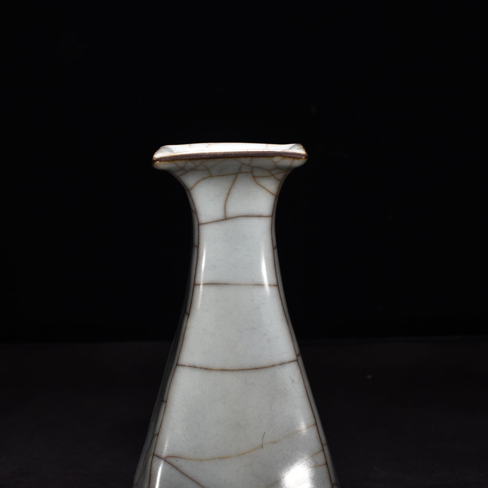 7.1" Old Antique Porcelain Song Guan Kiln Moon White Glaze Square Yuhuchun Vase