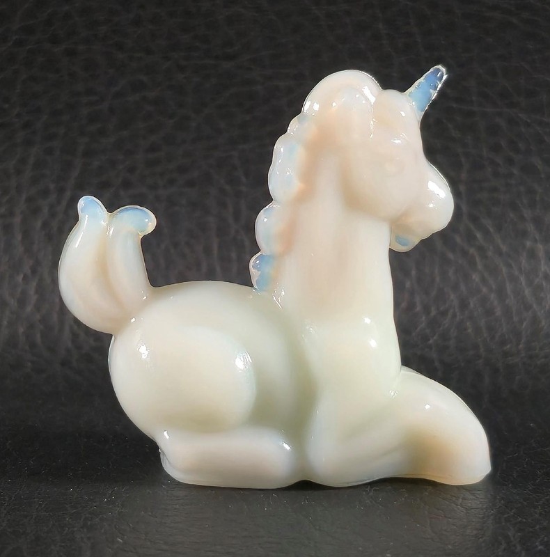 Boyd's Crystal Art Glass LITTLE LUCK THE UNICORN 4-12-01 R. SPRING BEAUTY NOS